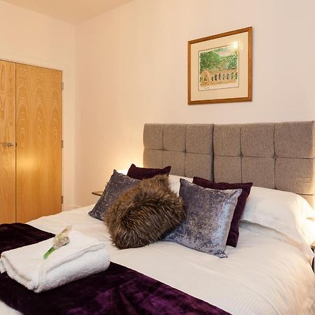 רדהיל Self-Contained Town Centre One Bedroom Apartments By Helmswood Serviced Apartments מראה חיצוני תמונה