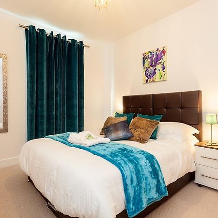 רדהיל Self-Contained Town Centre One Bedroom Apartments By Helmswood Serviced Apartments מראה חיצוני תמונה