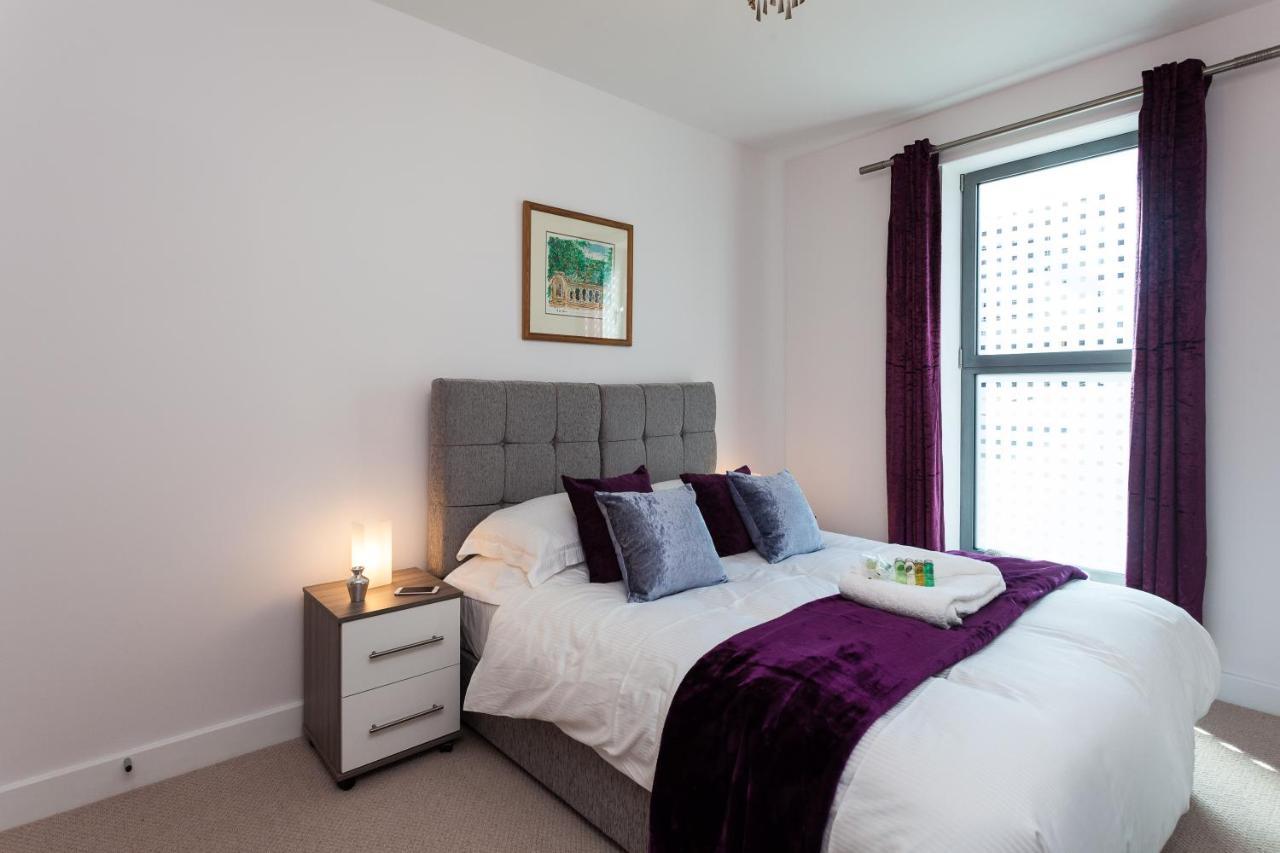 רדהיל Self-Contained Town Centre One Bedroom Apartments By Helmswood Serviced Apartments מראה חיצוני תמונה
