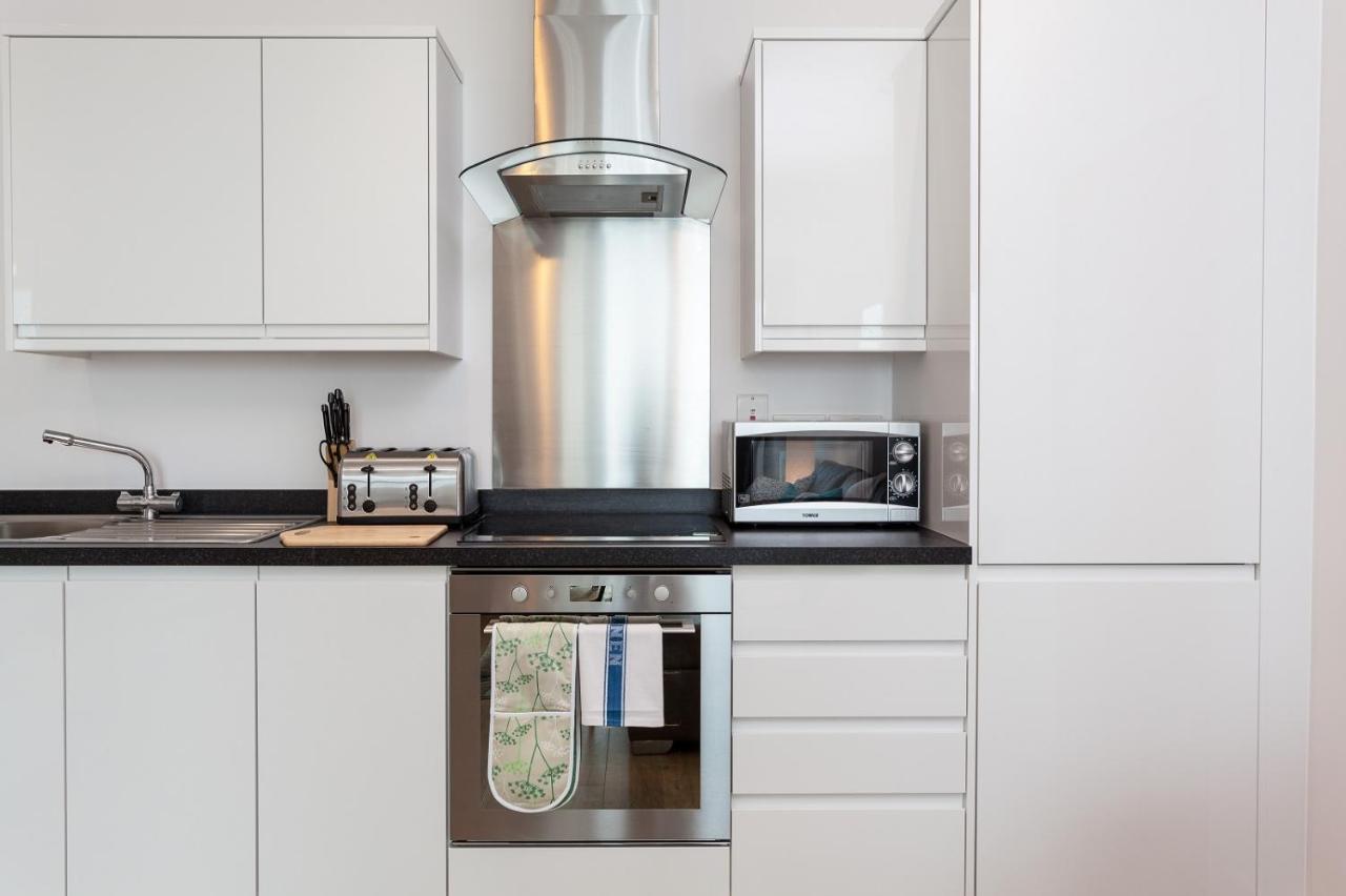 רדהיל Self-Contained Town Centre One Bedroom Apartments By Helmswood Serviced Apartments מראה חיצוני תמונה