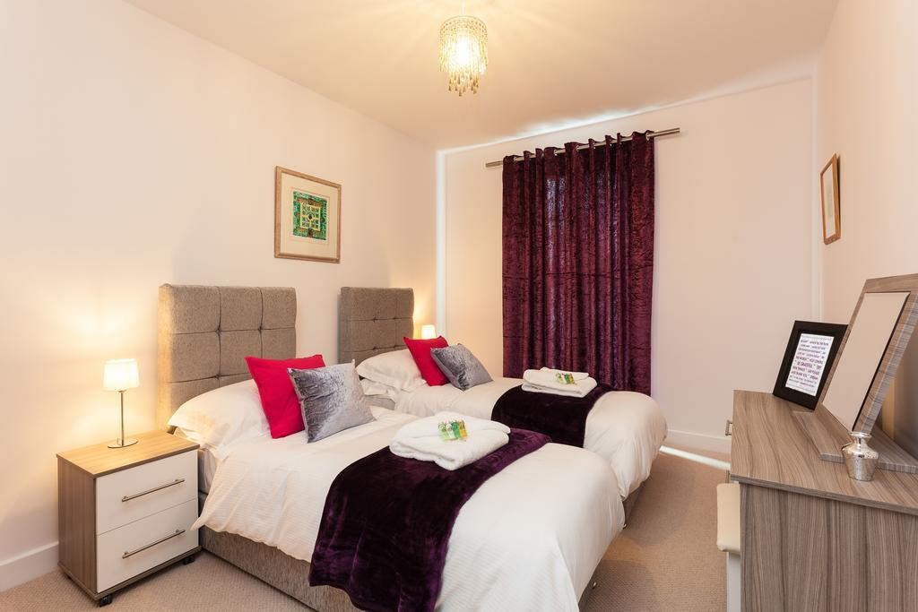 רדהיל Self-Contained Town Centre One Bedroom Apartments By Helmswood Serviced Apartments מראה חיצוני תמונה