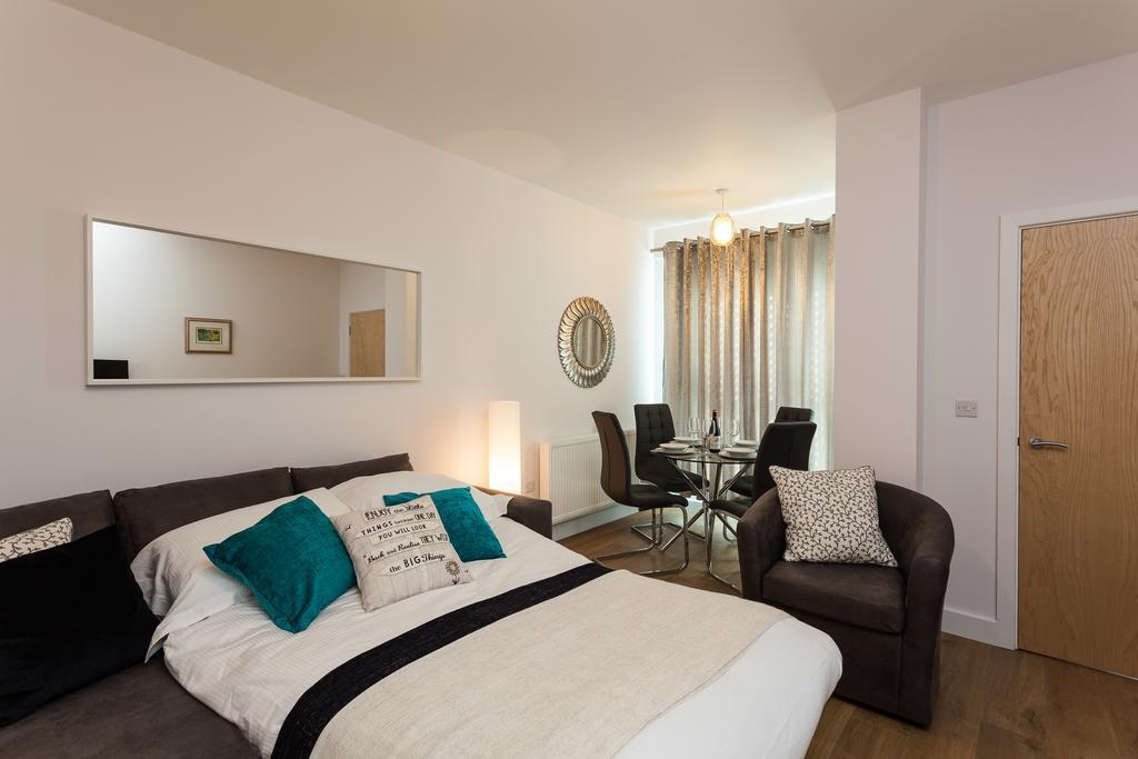 רדהיל Self-Contained Town Centre One Bedroom Apartments By Helmswood Serviced Apartments מראה חיצוני תמונה