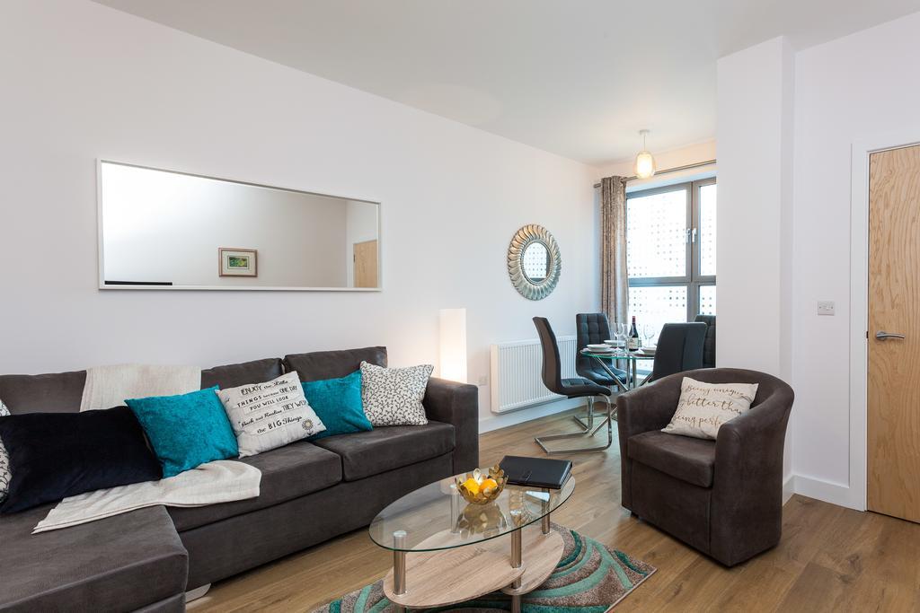 רדהיל Self-Contained Town Centre One Bedroom Apartments By Helmswood Serviced Apartments מראה חיצוני תמונה