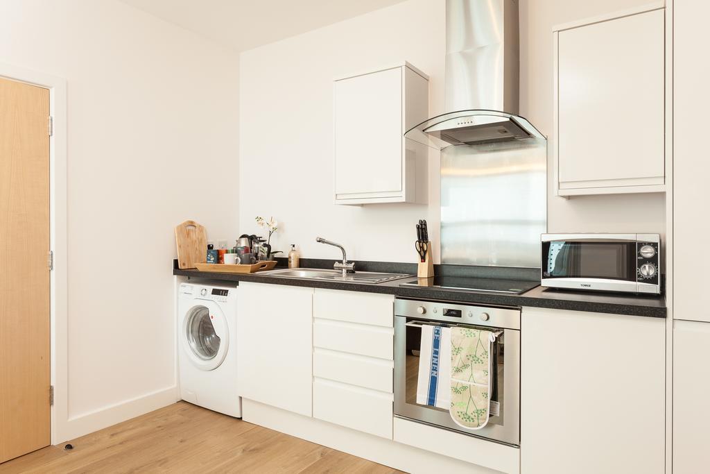 רדהיל Self-Contained Town Centre One Bedroom Apartments By Helmswood Serviced Apartments מראה חיצוני תמונה