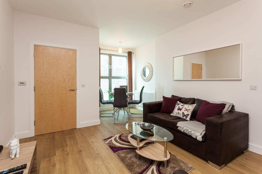 רדהיל Self-Contained Town Centre One Bedroom Apartments By Helmswood Serviced Apartments מראה חיצוני תמונה