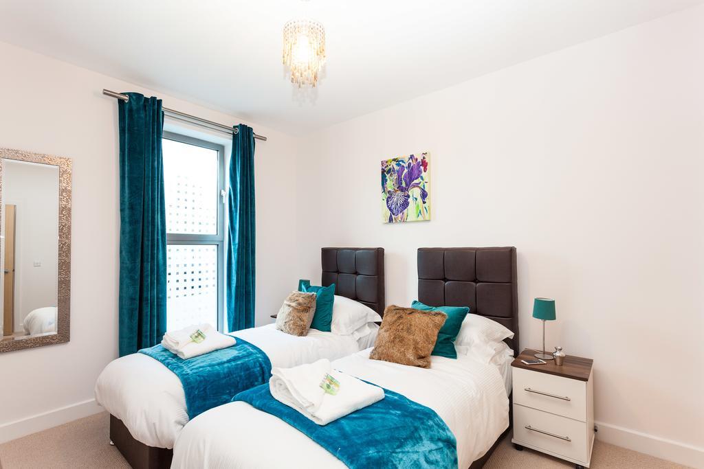 רדהיל Self-Contained Town Centre One Bedroom Apartments By Helmswood Serviced Apartments מראה חיצוני תמונה