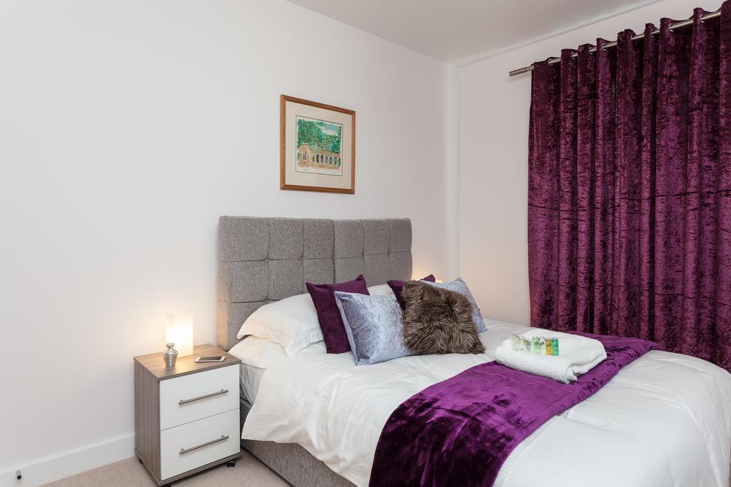 רדהיל Self-Contained Town Centre One Bedroom Apartments By Helmswood Serviced Apartments מראה חיצוני תמונה