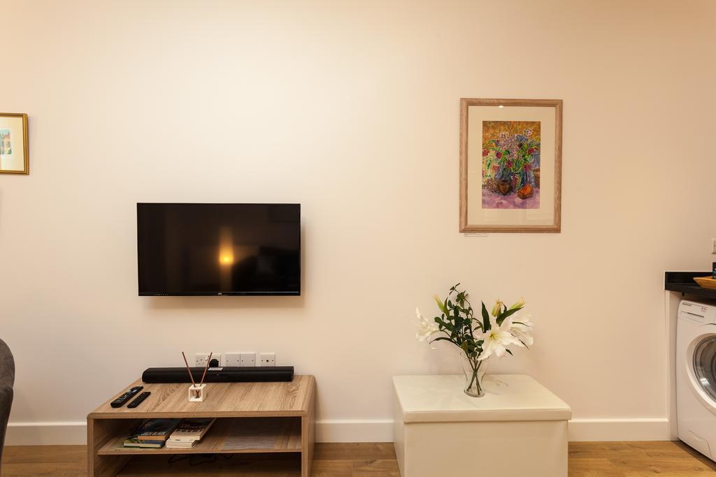 רדהיל Self-Contained Town Centre One Bedroom Apartments By Helmswood Serviced Apartments מראה חיצוני תמונה