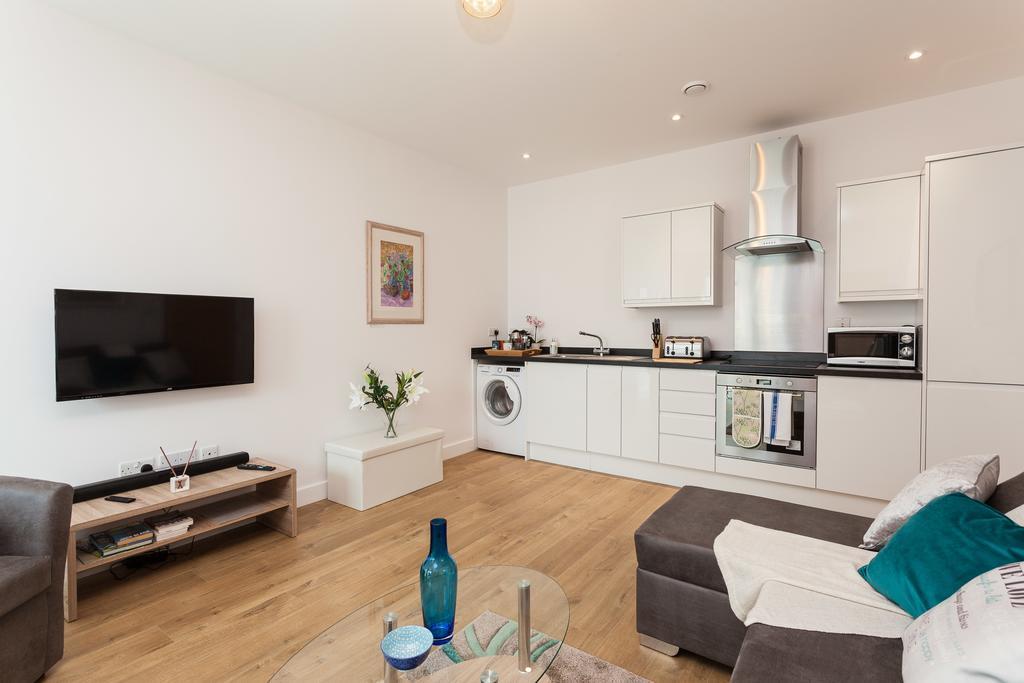 רדהיל Self-Contained Town Centre One Bedroom Apartments By Helmswood Serviced Apartments מראה חיצוני תמונה