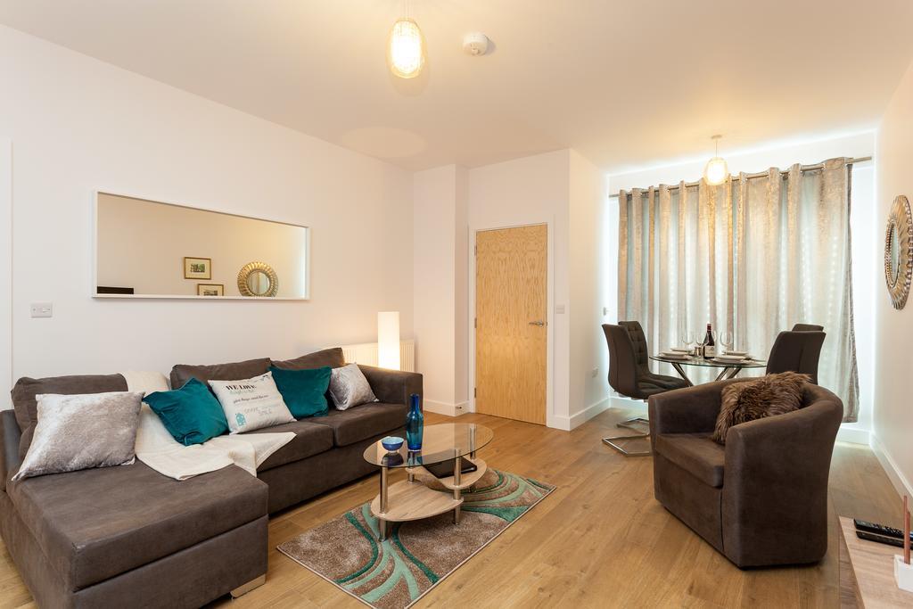 רדהיל Self-Contained Town Centre One Bedroom Apartments By Helmswood Serviced Apartments מראה חיצוני תמונה
