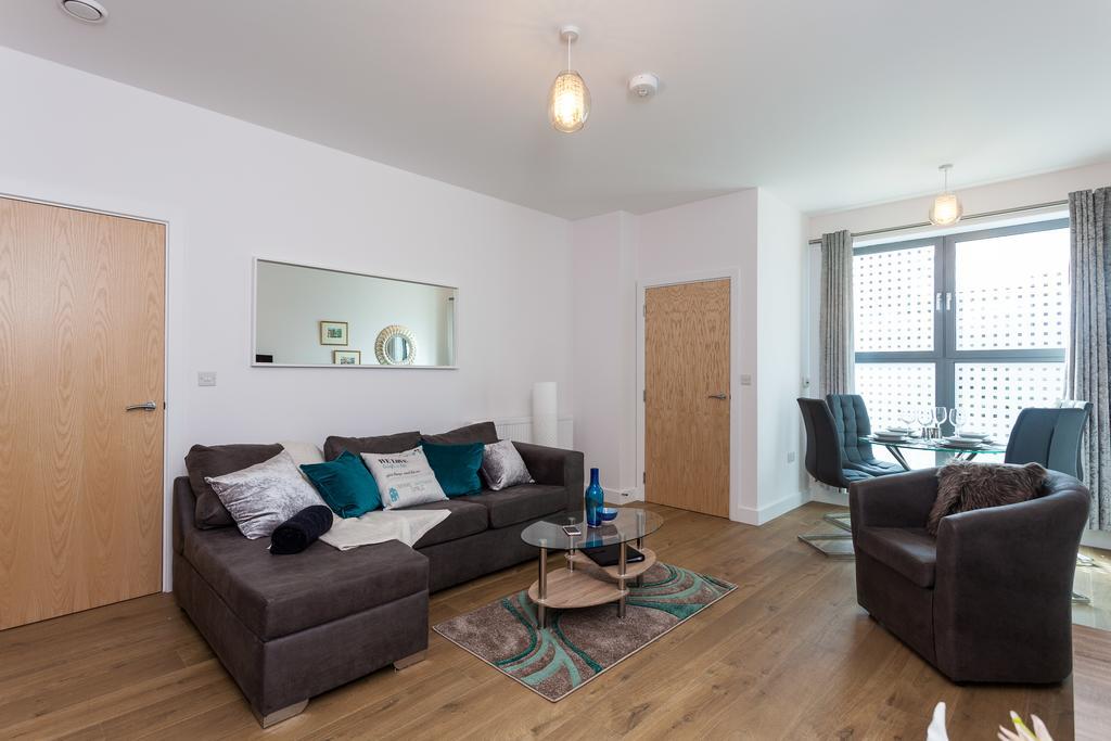 רדהיל Self-Contained Town Centre One Bedroom Apartments By Helmswood Serviced Apartments מראה חיצוני תמונה