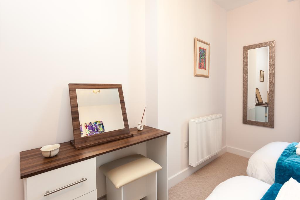 רדהיל Self-Contained Town Centre One Bedroom Apartments By Helmswood Serviced Apartments מראה חיצוני תמונה