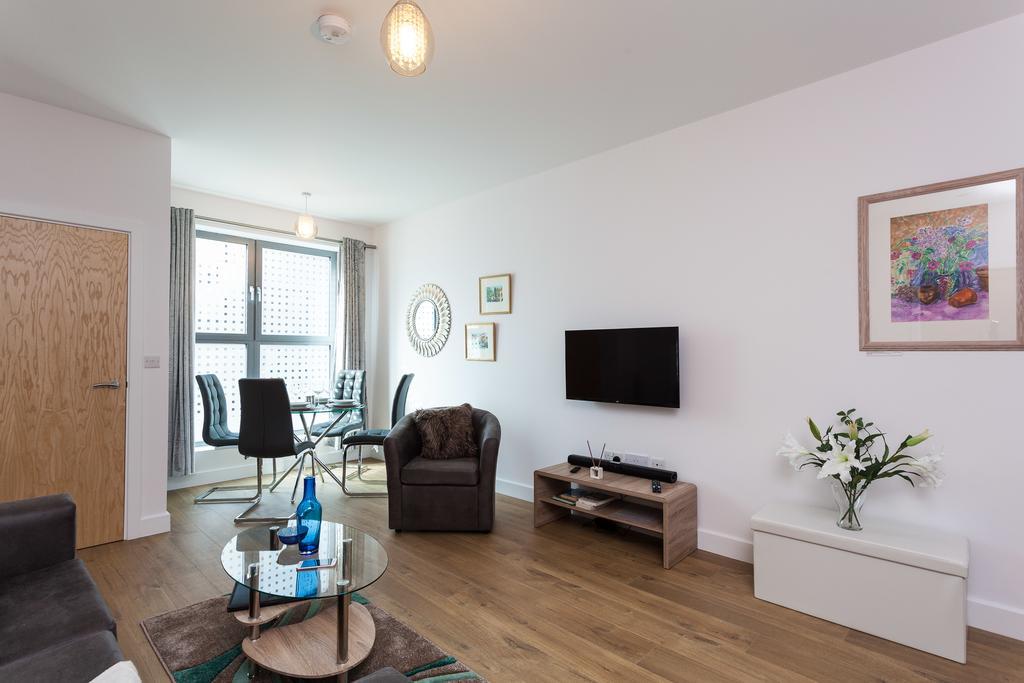 רדהיל Self-Contained Town Centre One Bedroom Apartments By Helmswood Serviced Apartments מראה חיצוני תמונה